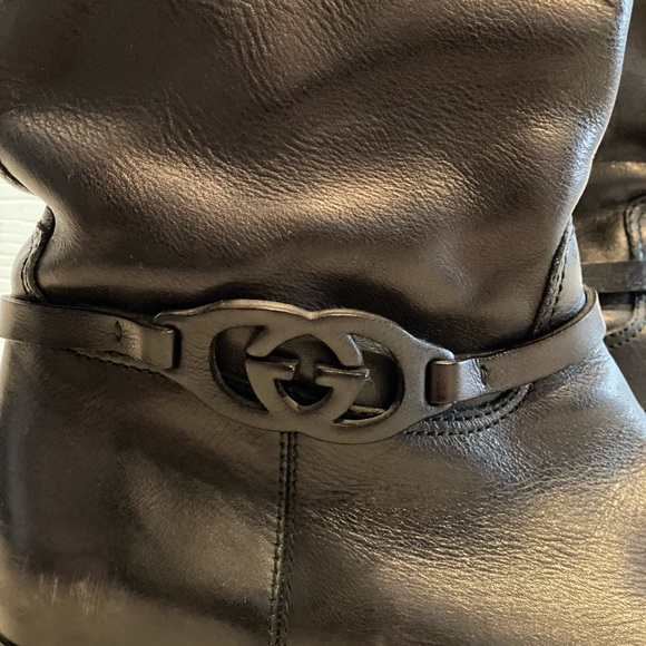 Authentic Gucci - Picture 2 of 5